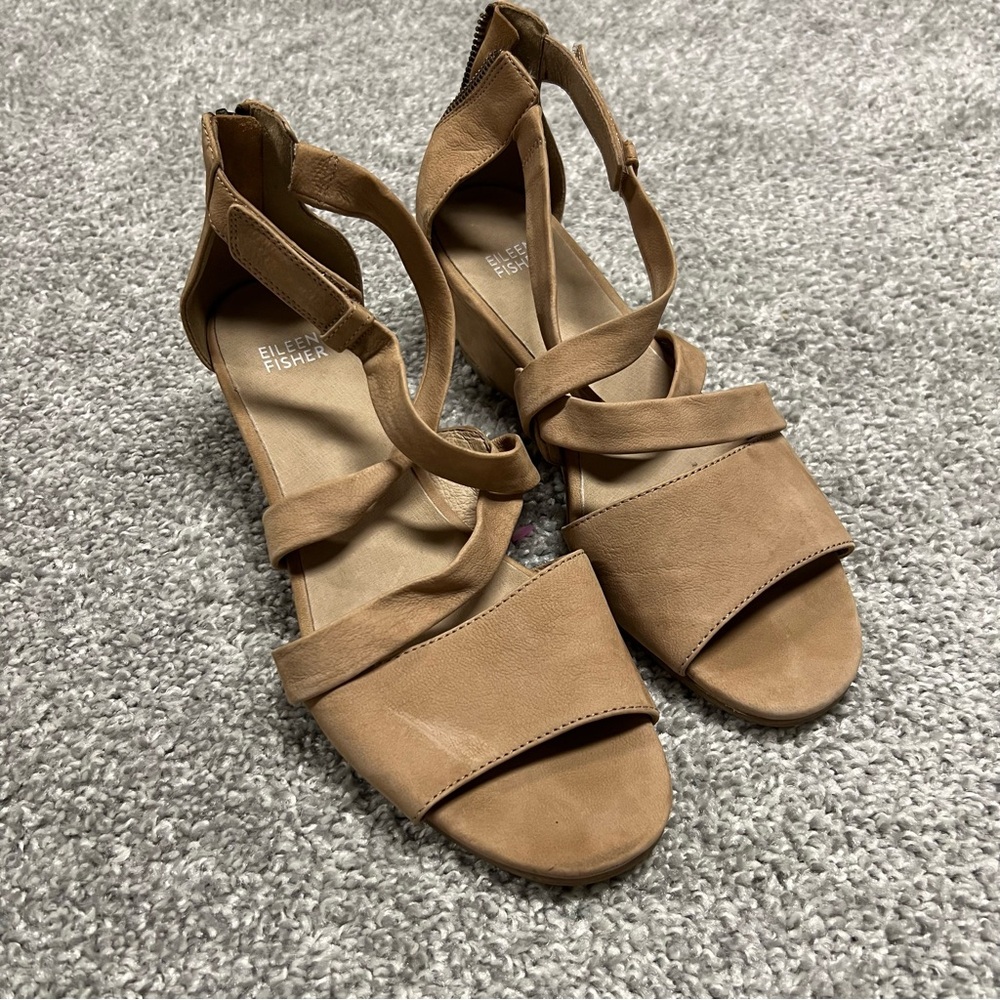 Eileen fisher sandals women’s 9.5 tan leather strappy wedge zip up open toe shoe